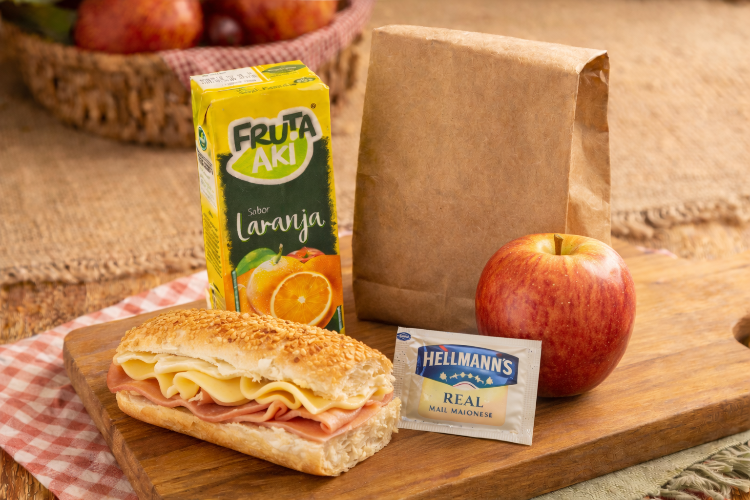 Kit Essencial do Dia: caixa Kit Lanche com suco e acompanhamentos